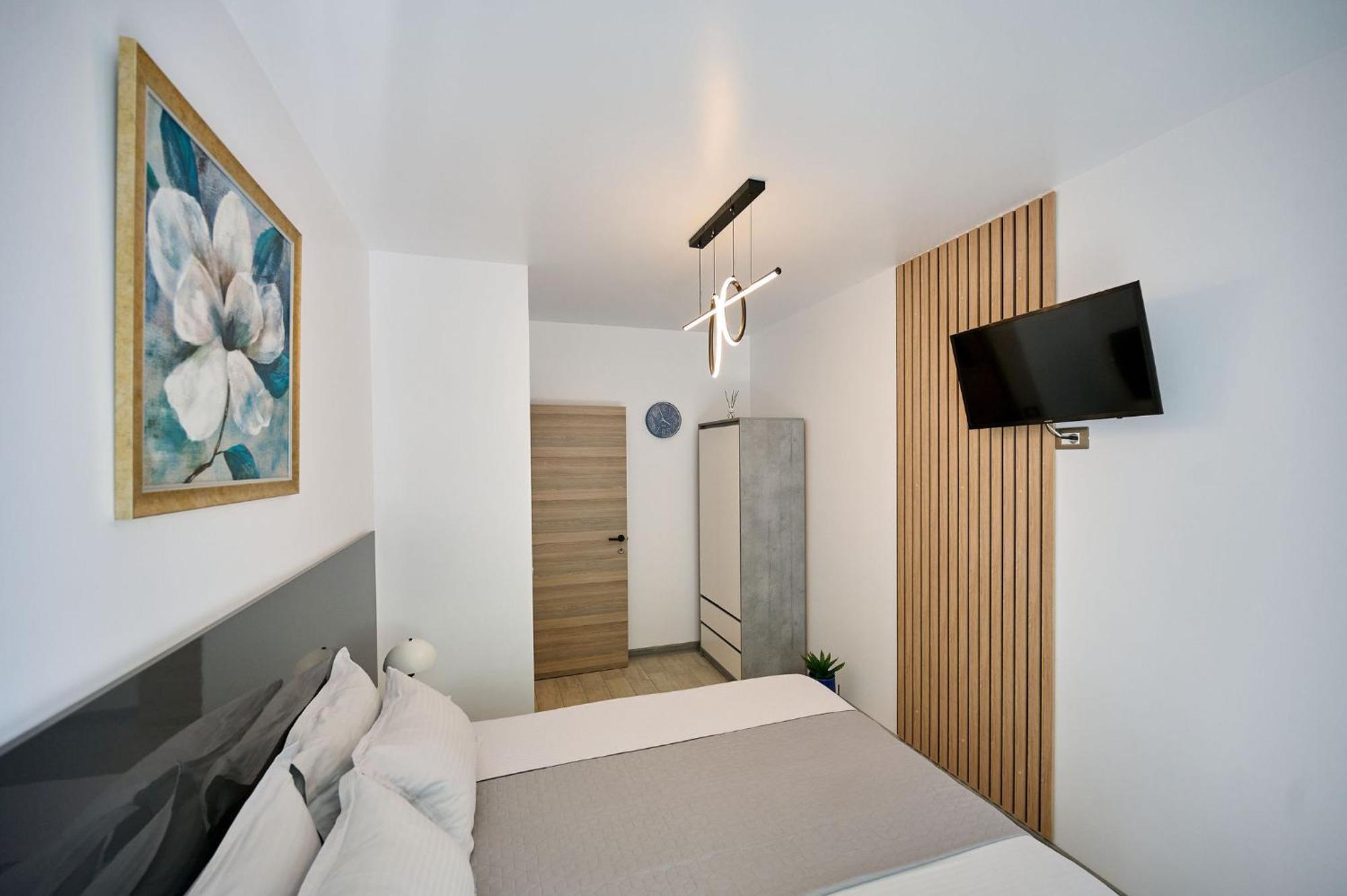 Maya Apartment- Spa N Pools Beach Resort Mamaia Buitenkant foto