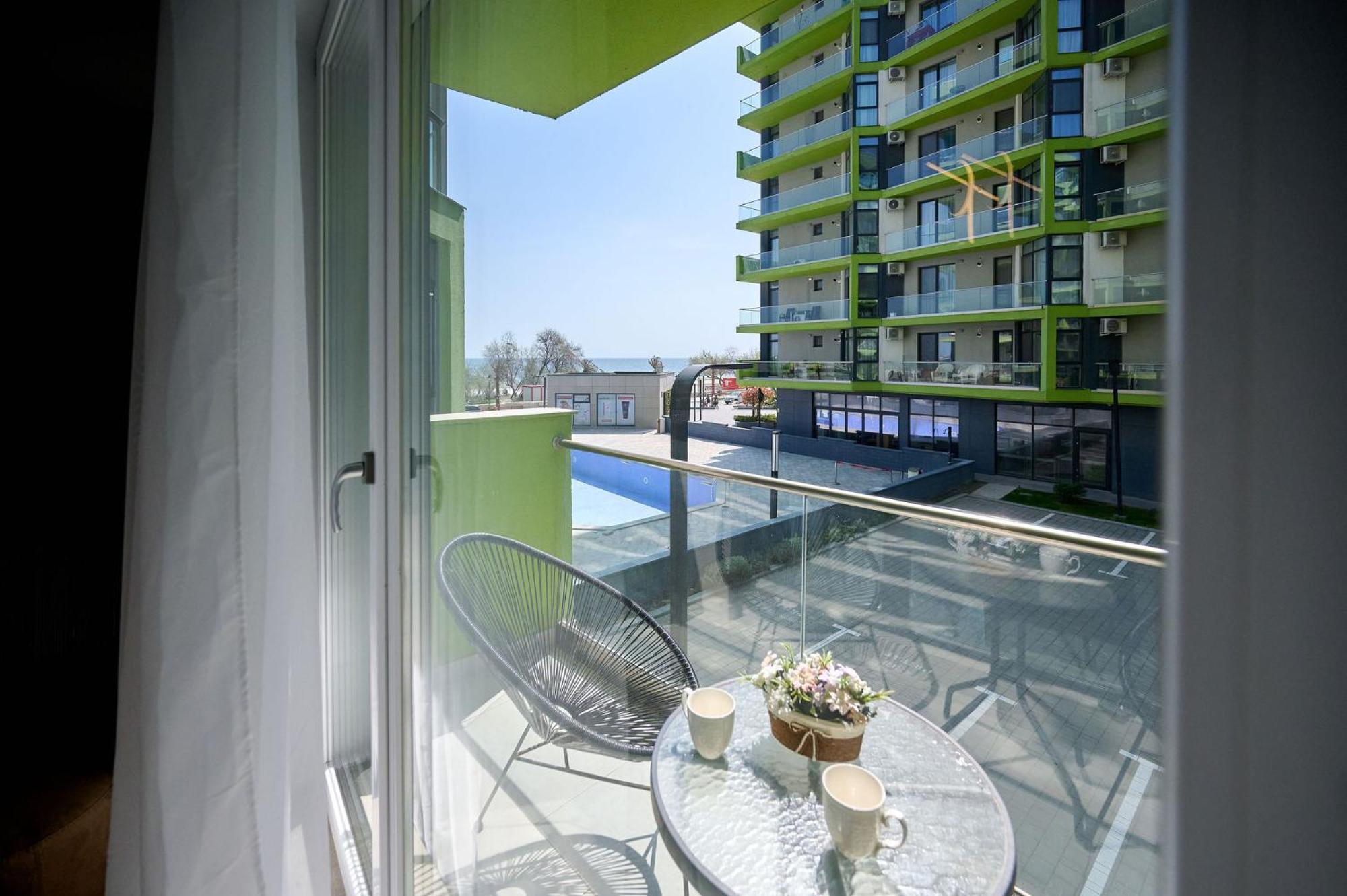 Maya Apartment- Spa N Pools Beach Resort Mamaia Buitenkant foto